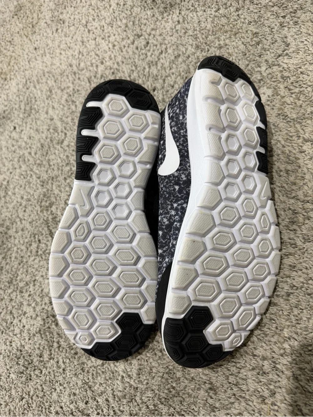 Nike Black & White Speckled Knit Trainer - Picture 3 of 3